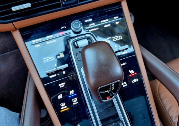 Porsche Cayenne cena 319000 przebieg: 99900, rok produkcji 2020 z Kalety małe 596
